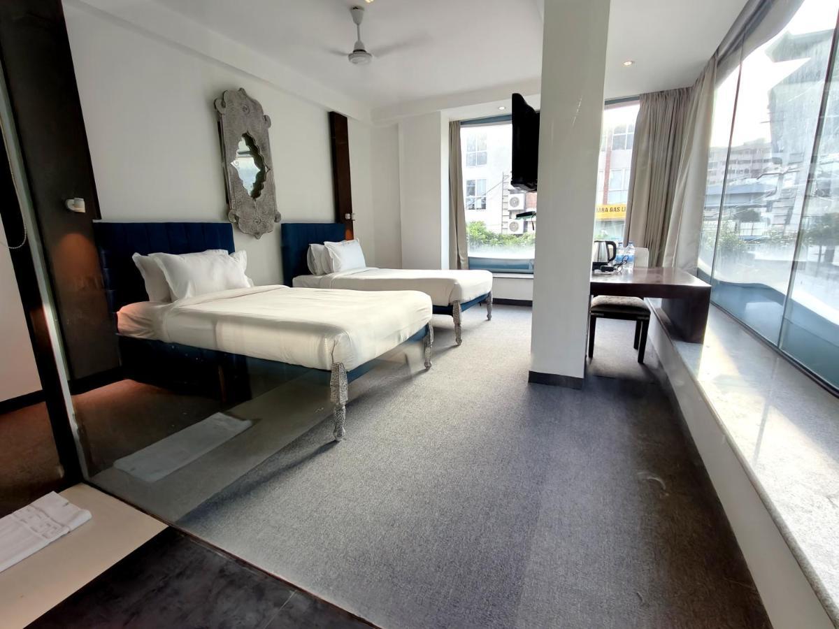 The Sky Imperial Hotel Yahvi ヴァドーダラー エクステリア 写真