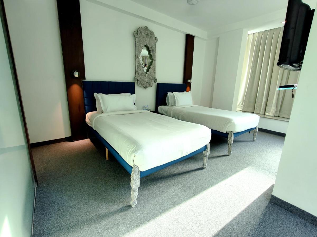 The Sky Imperial Hotel Yahvi ヴァドーダラー エクステリア 写真